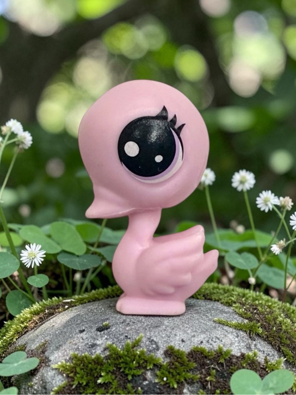 littlest pet shop # numberless pastel pink swan dove with purple eyes